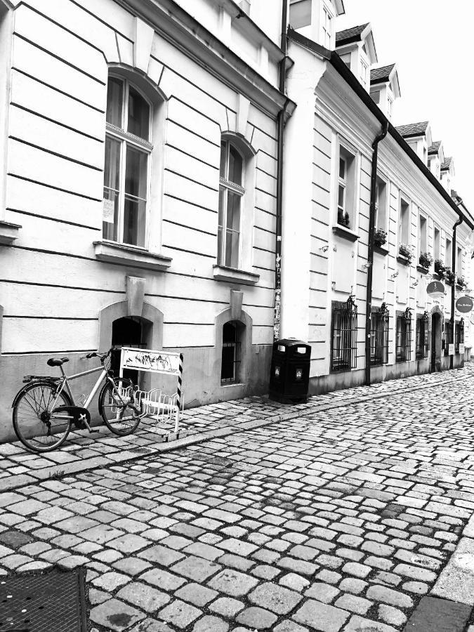 Apartments Bastova, Stela & Mia Apartments Братислава Екстериор снимка