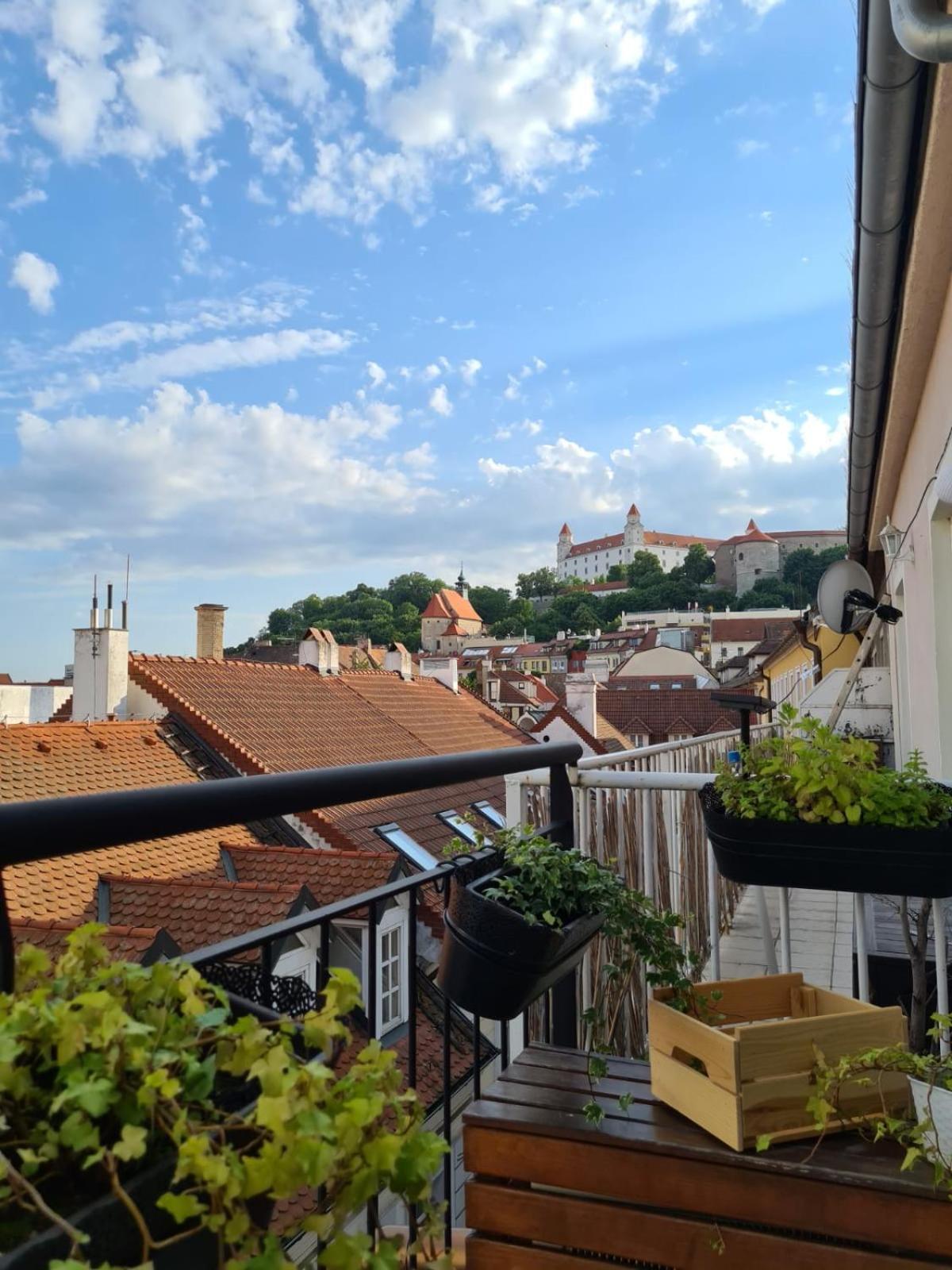 Apartments Bastova, Stela & Mia Apartments Братислава Екстериор снимка