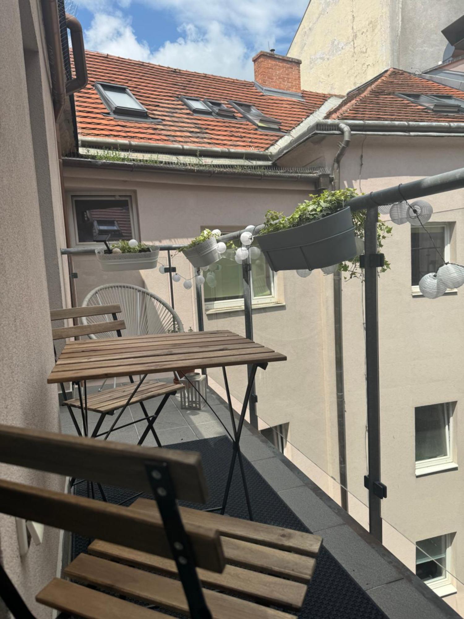 Apartments Bastova, Stela & Mia Apartments Братислава Екстериор снимка