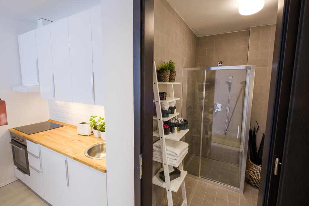 Apartments Bastova, Stela & Mia Apartments Братислава Екстериор снимка